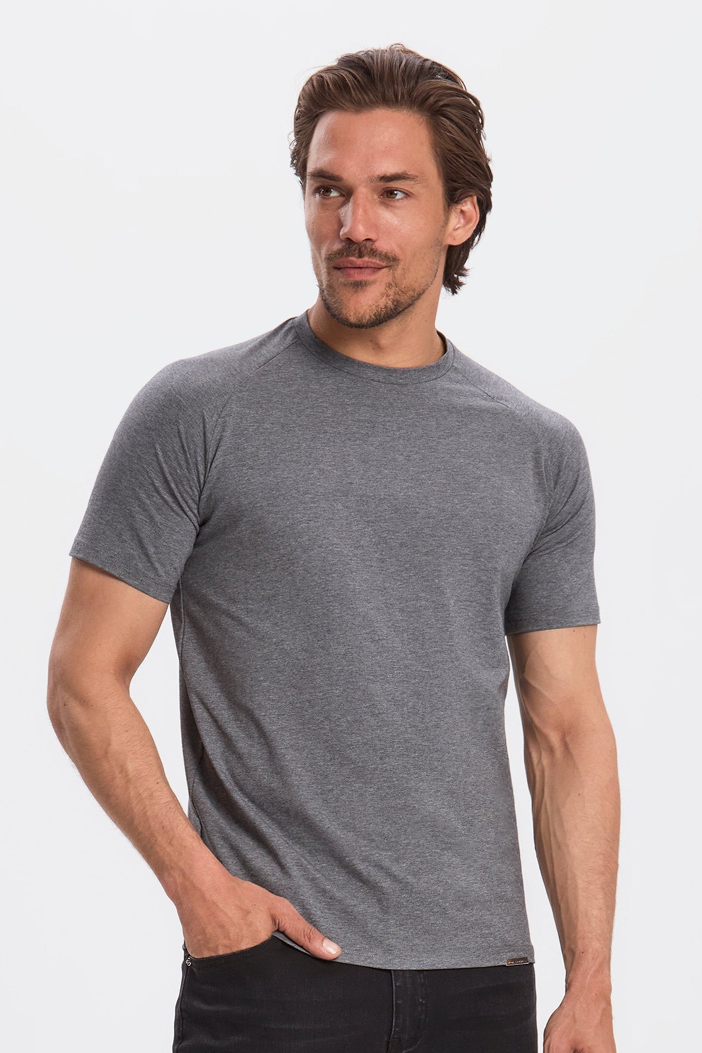 THE MUSCLE BASIC T-SHIRT
