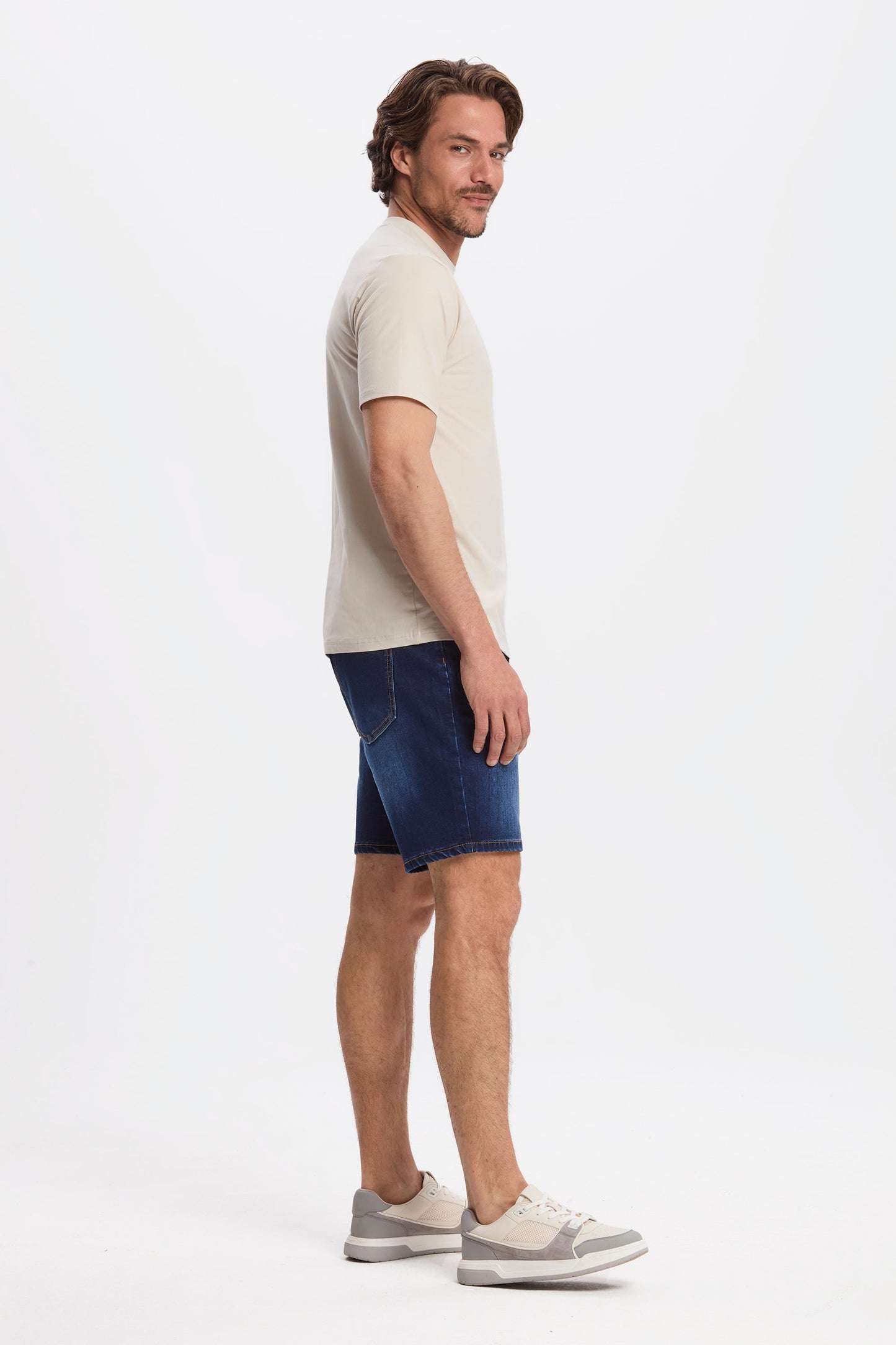 THE ESSENTIAL T-SHIRT