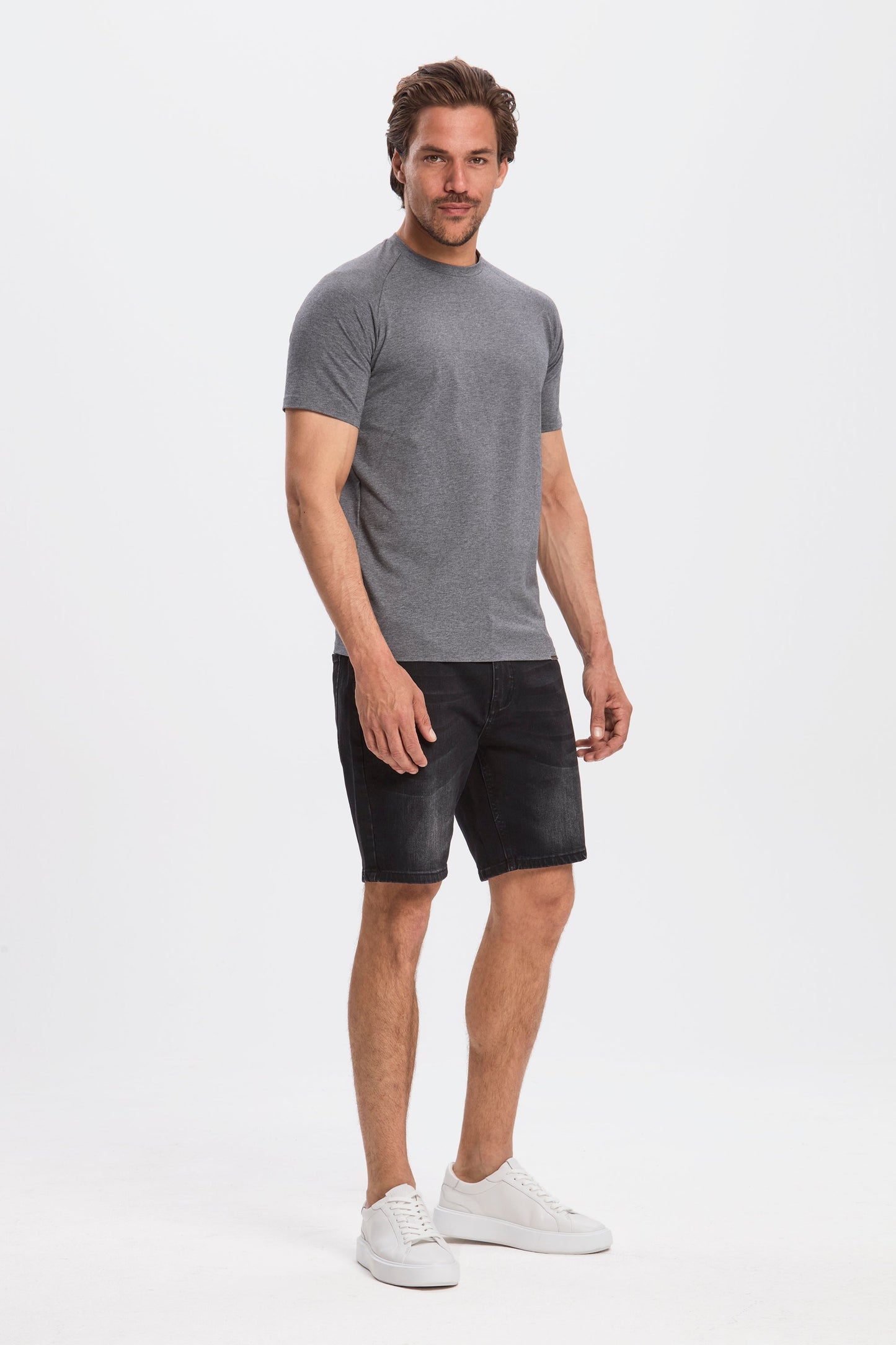 THE MUSCLE BASIC T-SHIRT
