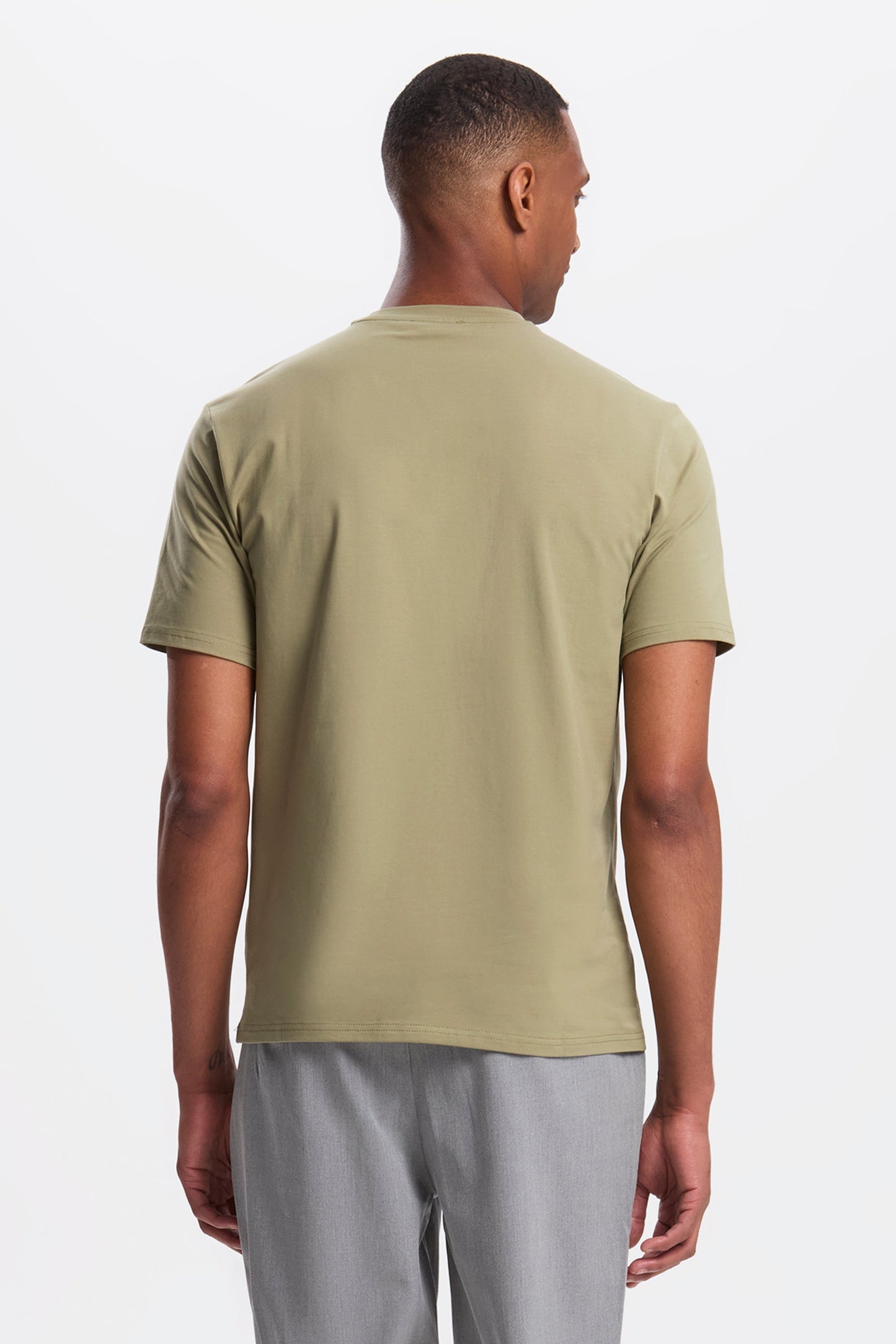 THE ESSENTIAL T-SHIRT