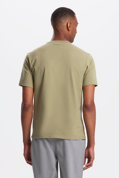 THE ESSENTIAL T-SHIRT