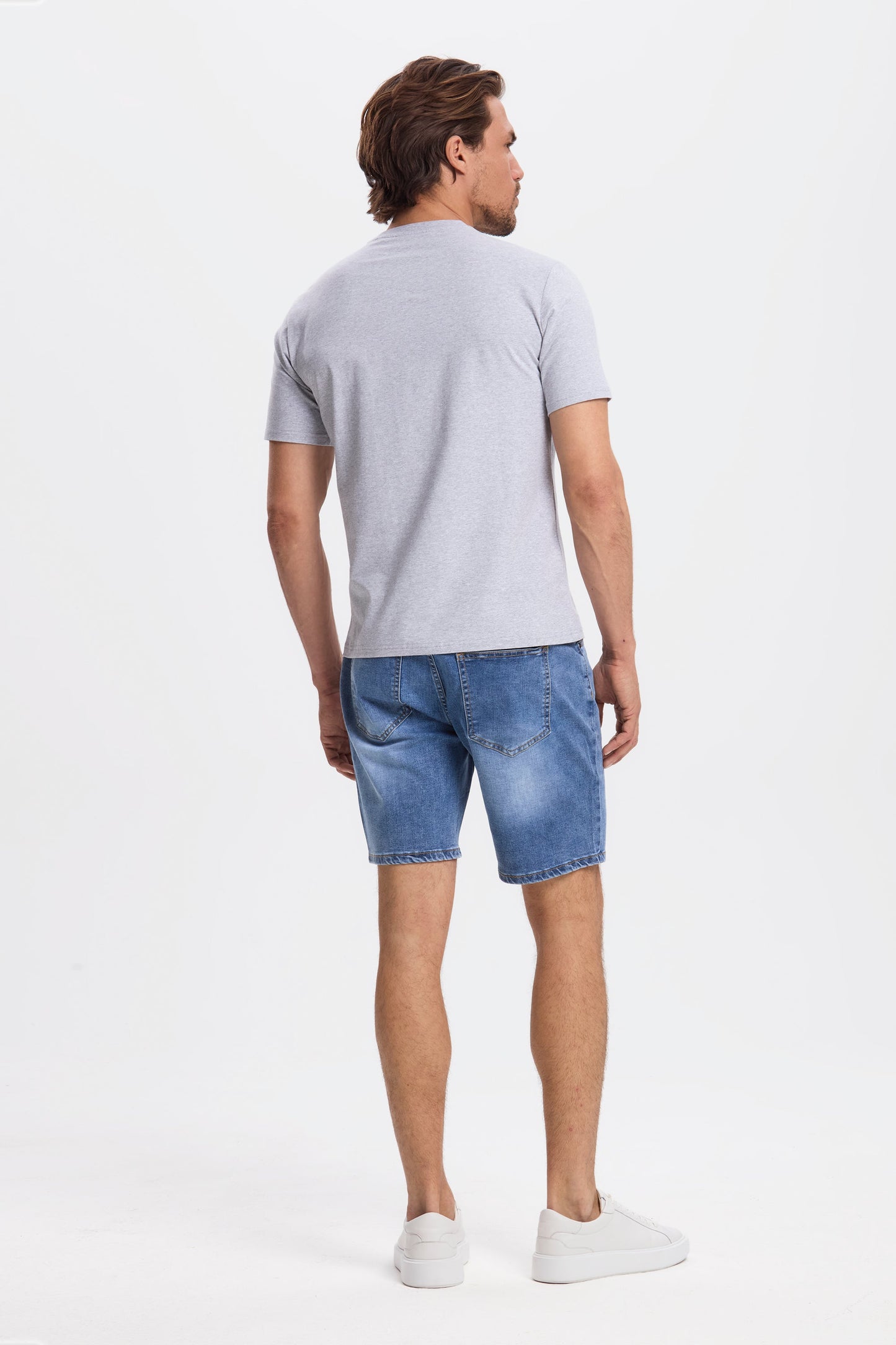 THE ESSENTIAL T-SHIRT