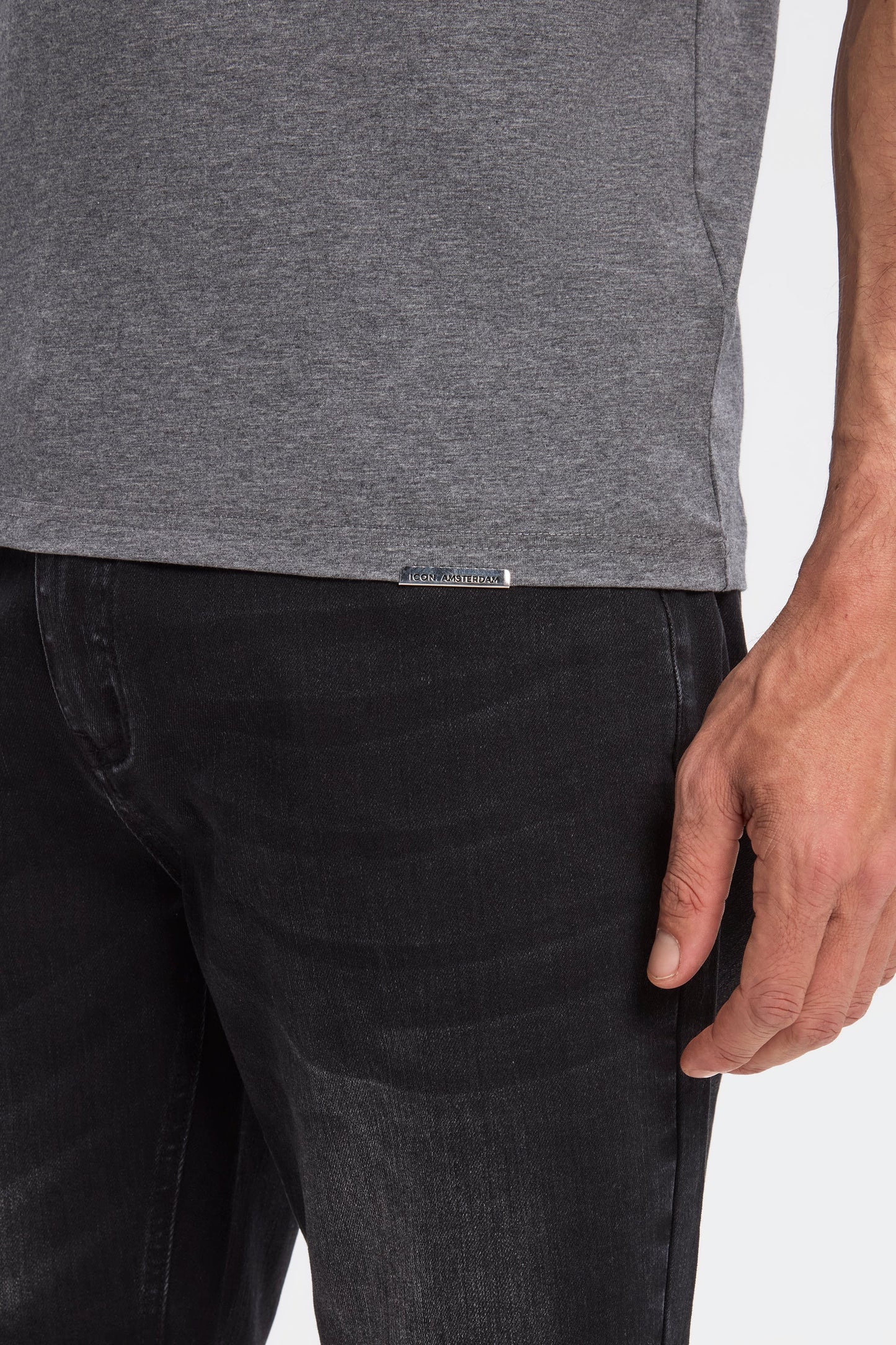 THE MUSCLE BASIC T-SHIRT