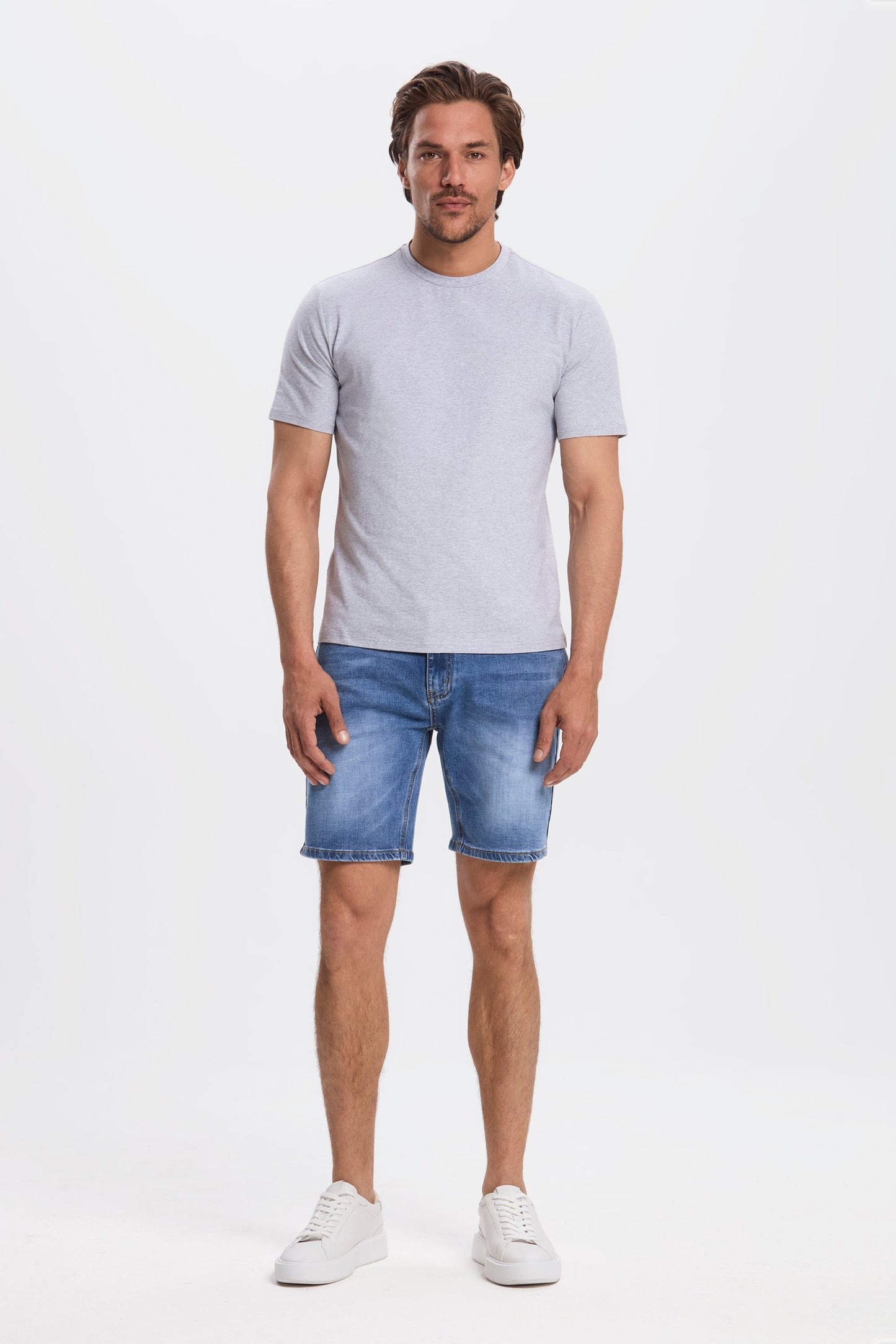 THE ESSENTIAL T-SHIRT