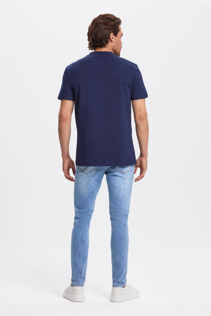 THE ESSENTIAL T-SHIRT